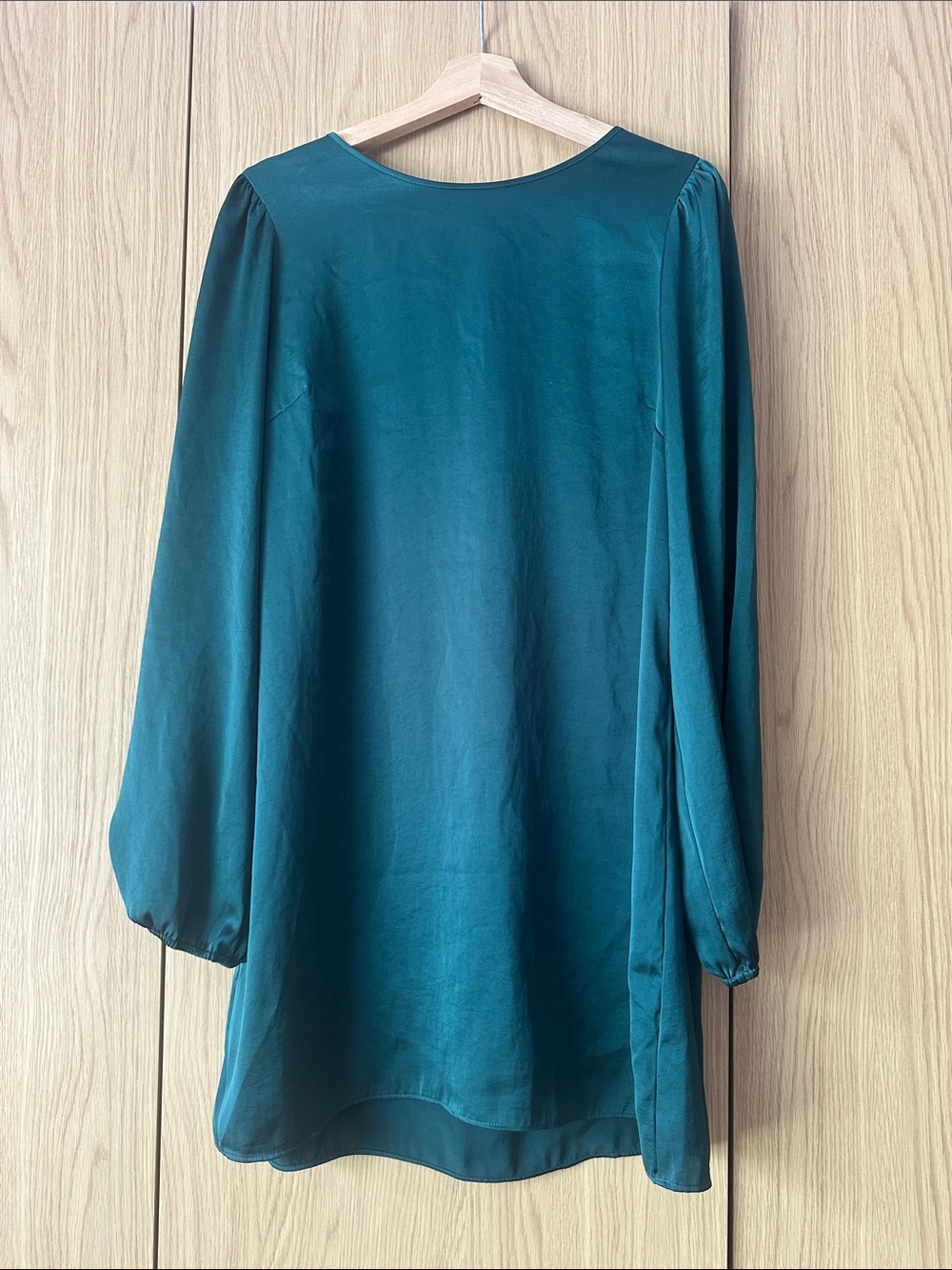 Women’s green Long-Sleeve Satin dress